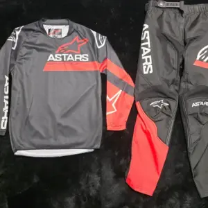 Alpinestars YS 24 red black
